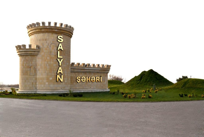  Salyanda bir ailənin üç üzvü bıçaqlandı: ölən var  