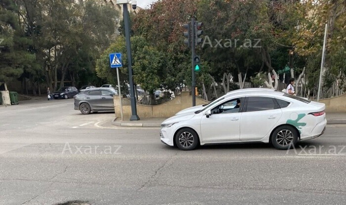 Bu yolda işıqfor var, piyada zolağı yoxdur - Təhlükə  