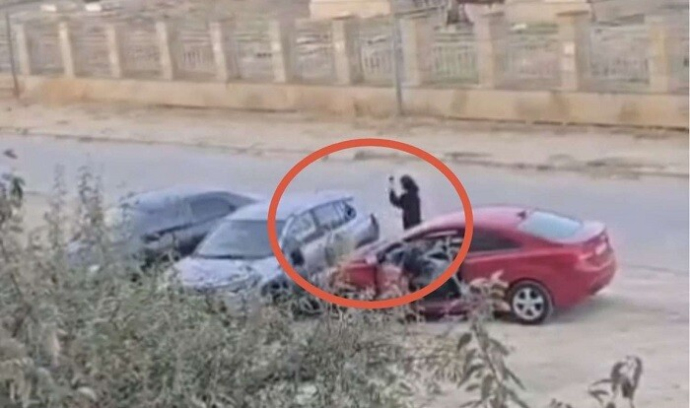  Bakıda qadın avtomobilə hücum etdi - Video  