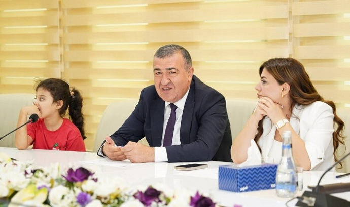  Ali məktəbə qəbul olan və I sinfə başlayacaq şəhid övladları ilə görüş...  