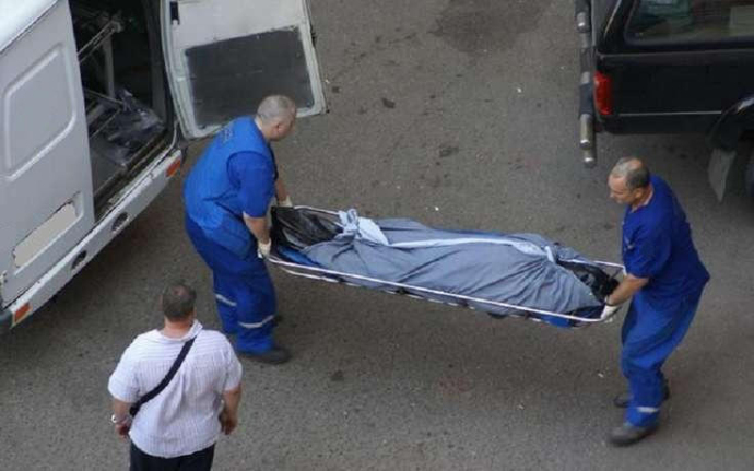  Damda təmir işləri aparan 74 yaşlı kişi yıxılıb öldü  
