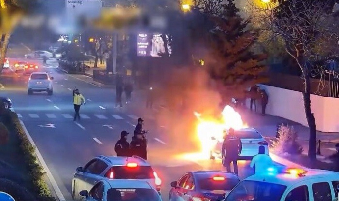  Bakıda qəza törədən maşın yandı - Video  