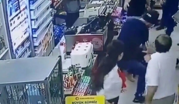  Bakıda marketdə qadını döyən kişi saxlanıldı - Video  