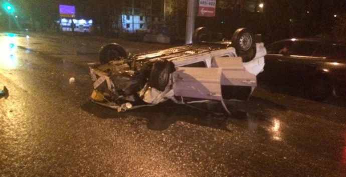  Maşın aşdı: bir ailənin 3 üzvü xəsarət aldı  