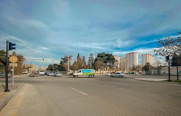  Bakıda tıxaca görə bu yolda svetoforlar quraşdırıldı - Foto  