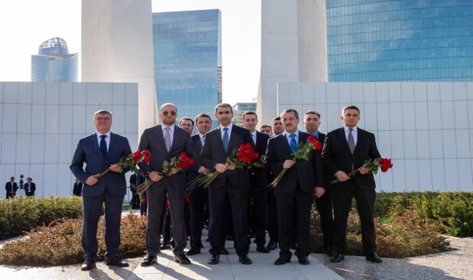  ADY rəhbərliyi Zəfər parkını ziyarət etdi - Foto  